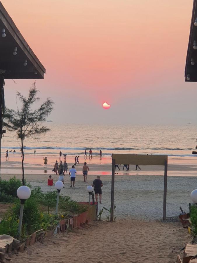 Love Temple Beach Resort Arambol Exterior foto