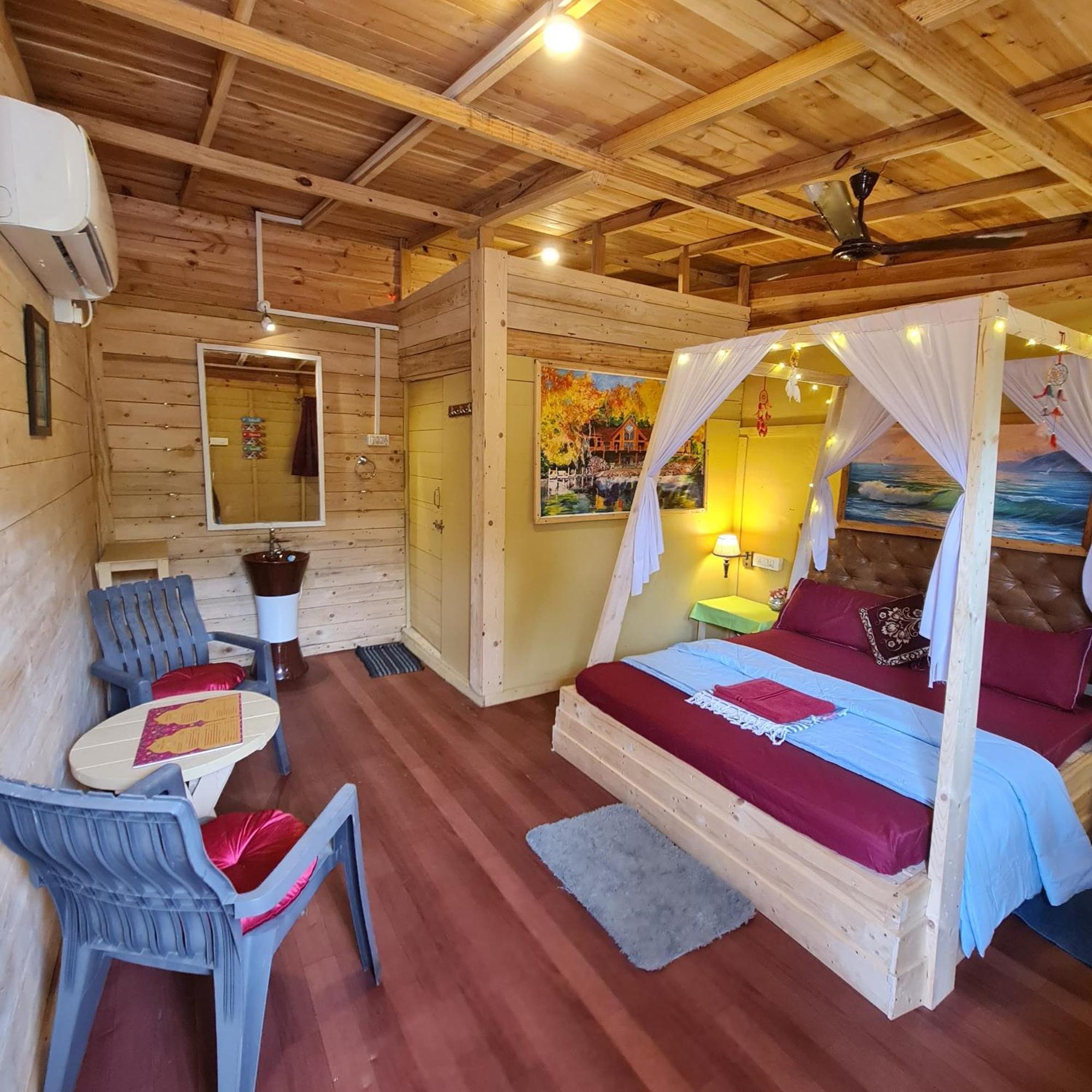 Love Temple Beach Resort Arambol Exterior foto